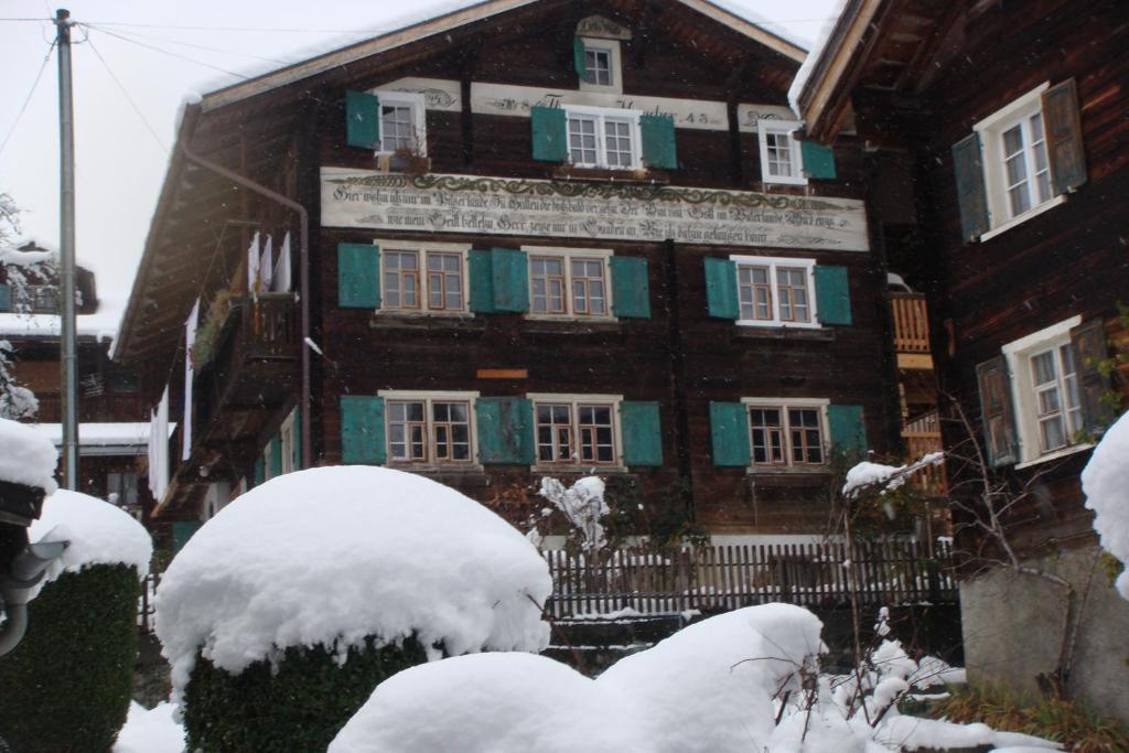 Bnb Hasatrog Jenaz Exterior photo