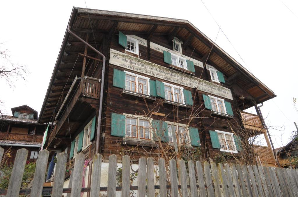 Bnb Hasatrog Jenaz Exterior photo